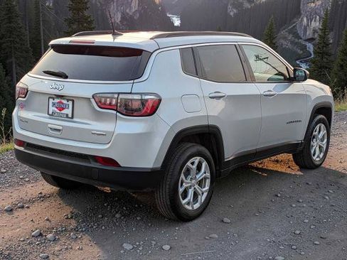 Used 2024 Jeep Compass Latitude AWD/4WD image 6