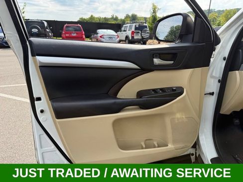 Used 2017 Toyota Highlander XLE w/ Carpet Mat Package AWD/4WD image 26