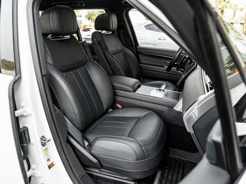 Certified 2025 Land Rover Range Rover SE image 26