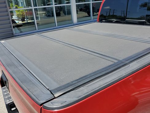 Used 2017 Toyota Tacoma TRD Sport image 8