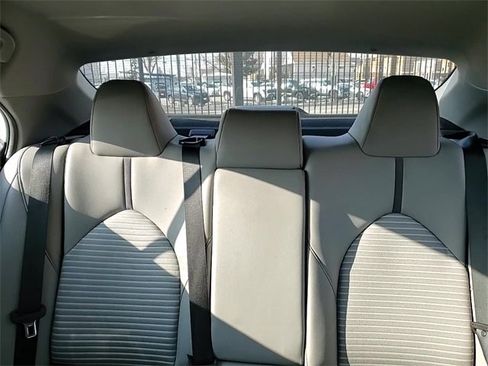 Used 2024 Toyota Camry SE image 21