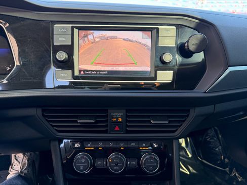 Used 2022 Volkswagen Jetta SE image 27