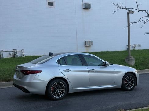 Used 2019 Alfa Romeo Giulia AWD image 11