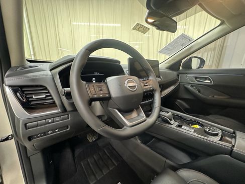 Used 2026 Nissan Rogue Platinum w/ Platinum Premium Package image 23