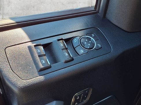 Used 2016 Ford F150 Platinum w/ Equipment Group 701A Luxury image 13