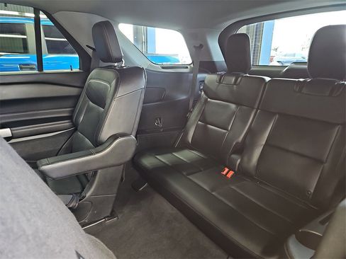 Used 2022 Ford Explorer Limited image 14