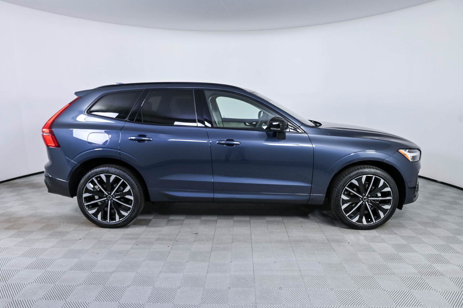Used 2027 Volvo XC60 B5 Ultra AWD/4WD image 26