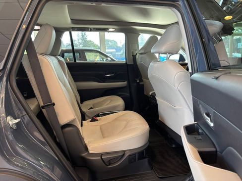Used 2024 Toyota Grand Highlander AWD image 34