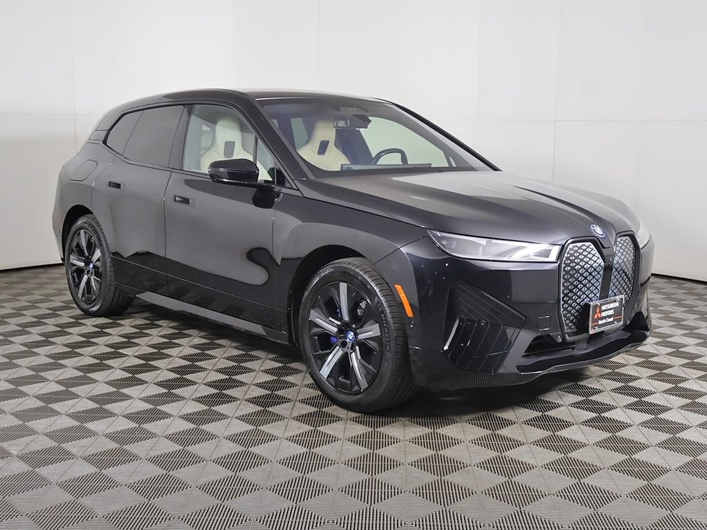 Used 2024 BMW iX xDrive50 w/ Premium Package AWD/4WD image 2