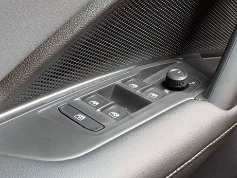 New 2026 Volkswagen Tiguan SE FWD image 24