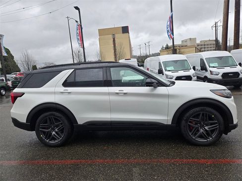 New 2026 Ford Explorer ST image 4