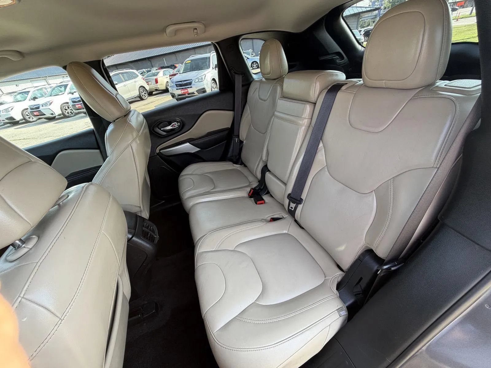 Used 2018 Jeep Cherokee Limited FWD image 17