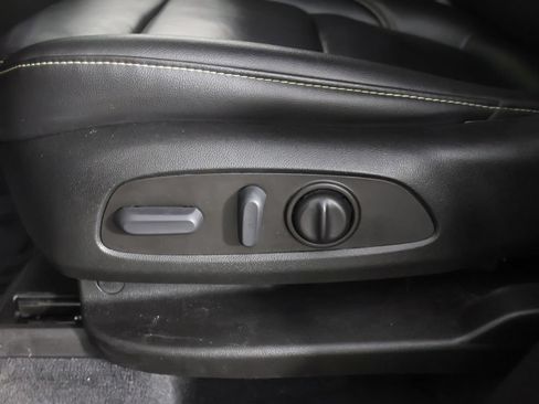 Used 2023 Chevrolet Traverse LT w/ LT Premium Package AWD/4WD image 34