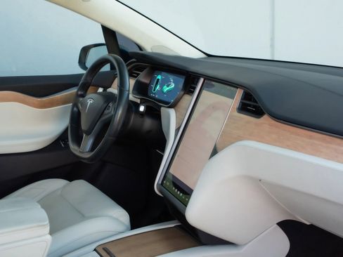 Used 2018 Tesla Model X P100D image 30