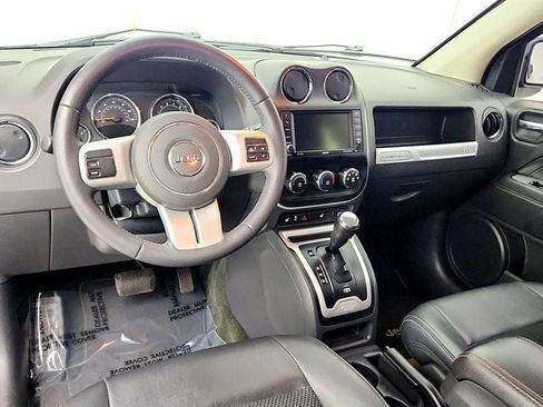 Used 2017 Jeep Compass Latitude FWD image 13