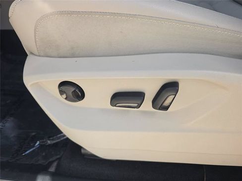 Used 2024 Volkswagen Atlas SE w/ Panoramic Sunroof Package FWD image 17
