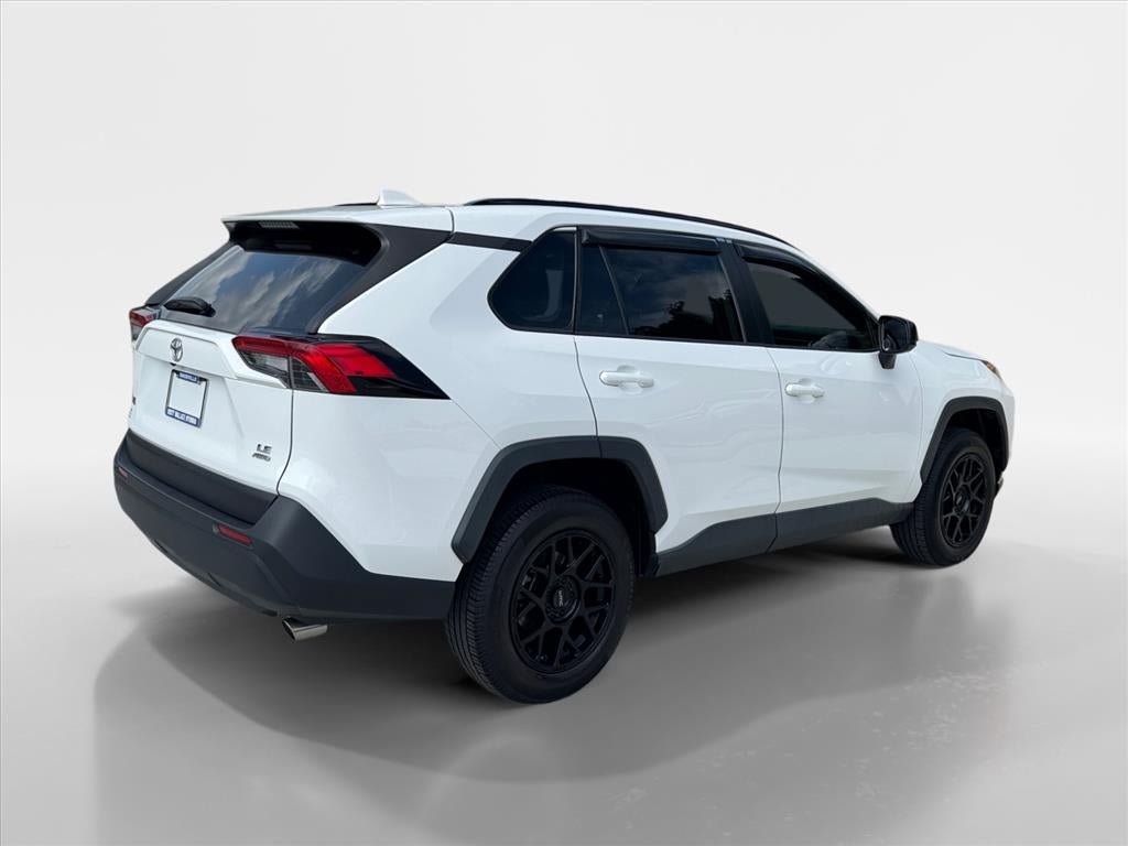 Used 2019 Toyota RAV4 LE AWD/4WD image 5