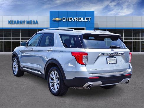 Used 2023 Ford Explorer Limited w/ Equipment Group 301A RWD image 4