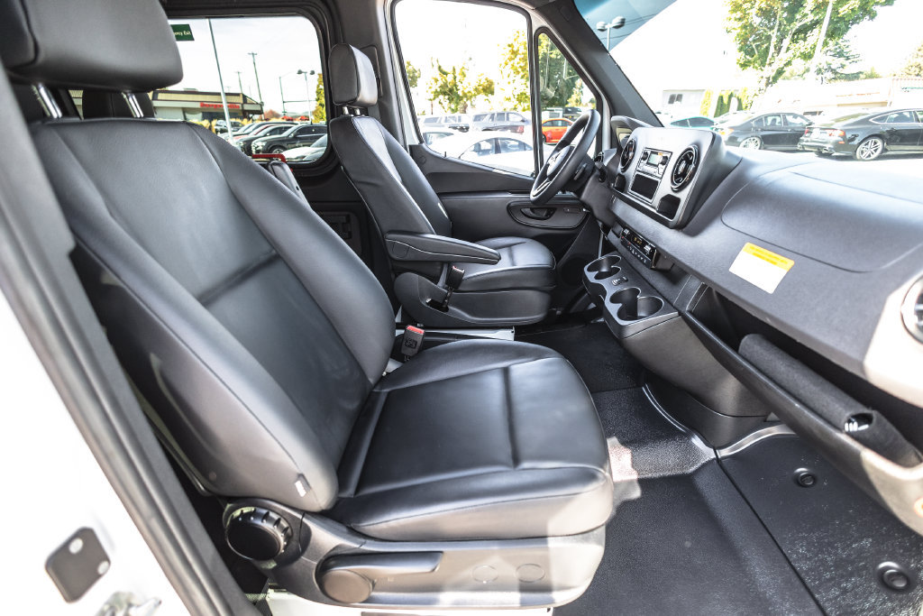 Used 2024 Mercedes-Benz Sprinter 2500 image 16