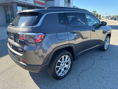 Used 2022 Jeep Compass Latitude AWD/4WD image 5