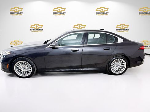 Used 2025 BMW 530i xDrive w/ Premium Package image 4
