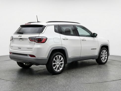 Used 2025 Jeep Compass Limited AWD/4WD image 9