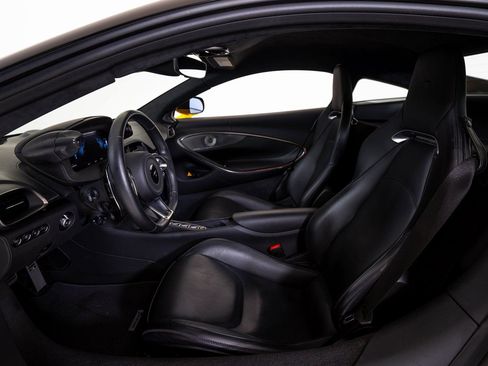 Used 2023 McLaren Artura RWD image 17