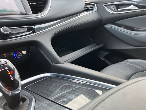 Used 2019 Buick Enclave Essence image 23