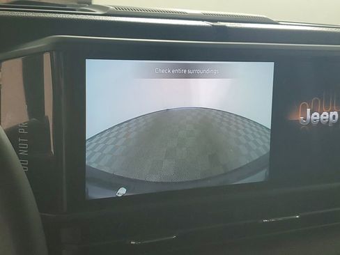 Used 2025 Jeep Wrangler Sport S image 17