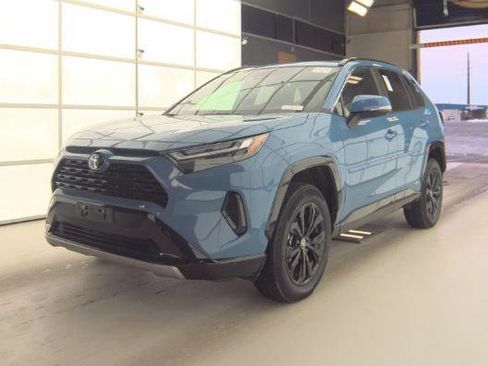 Used 2022 Toyota RAV4 SE image 1