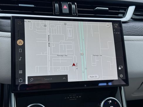 Used 2022 Jaguar XF SE RWD image 9