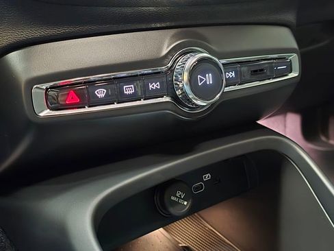 Certified 2023 Volvo XC40 Recharge Ultimate image 30