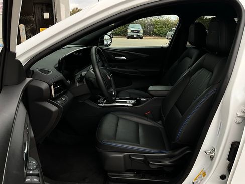 Used 2025 Buick Envista Sport Touring image 10