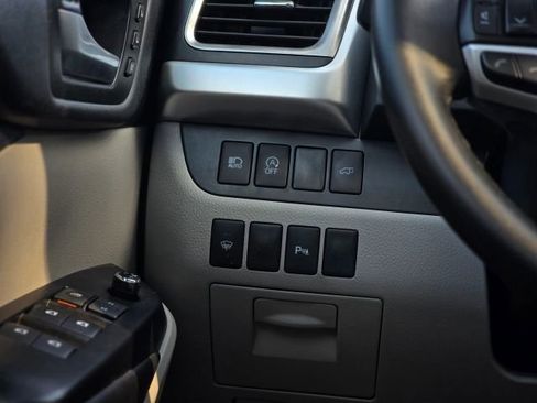 Used 2018 Toyota Highlander Limited image 16