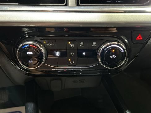 Used 2025 Chevrolet Trax LT FWD image 26