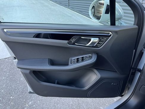 New 2026 Porsche Macan image 13