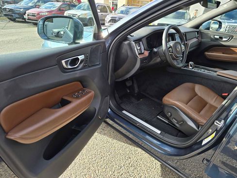 Used 2023 Volvo XC60 T8 Plus image 21