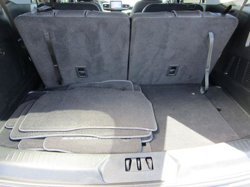 Used 2024 Ford Explorer XLT w/ Equipment Group 202A AWD/4WD image 13