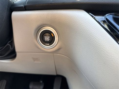 Used 2024 Chrysler Pacifica Touring-L image 16