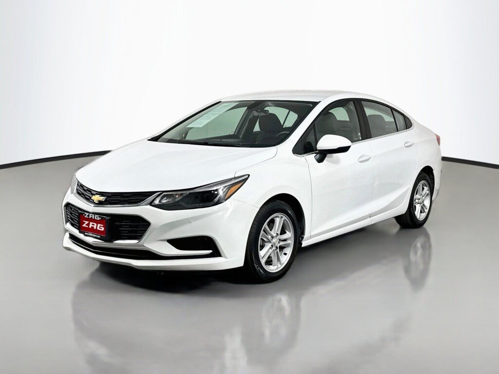 Used 2018 Chevrolet Cruze LT w/ LT Fleet Convenience Package FWD image 1
