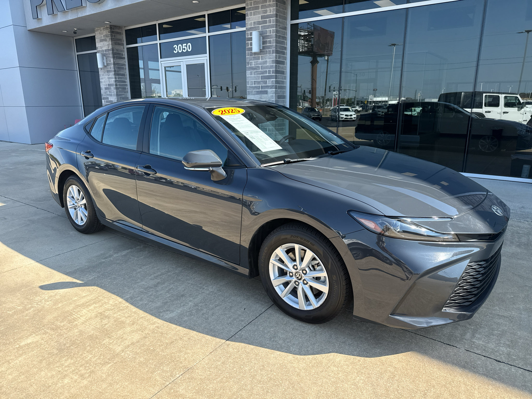 Used 2025 Toyota Camry LE FWD image 1
