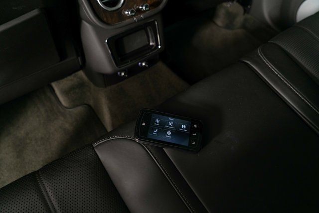 Used 2018 Bentley Bentayga AWD/4WD image 17