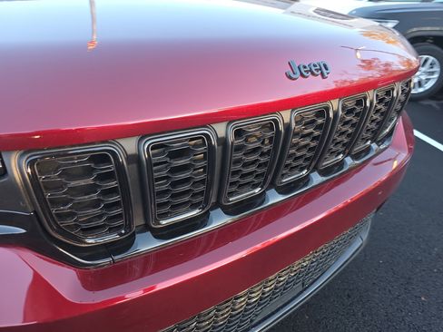 New 2025 Jeep Grand Cherokee Altitude image 26