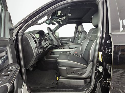 New 2026 RAM 2500 Laramie AWD/4WD image 18