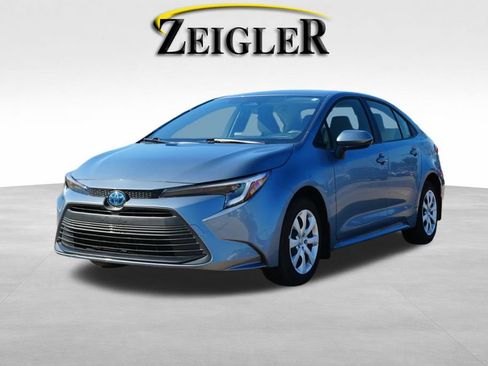 Used 2024 Toyota Corolla XLE image 3