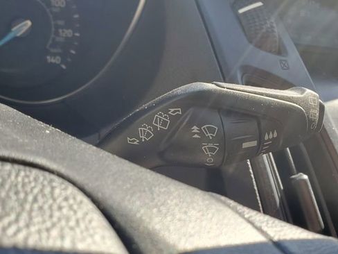 Used 2018 Ford Focus SE w/ Cold Weather Package FWD image 24