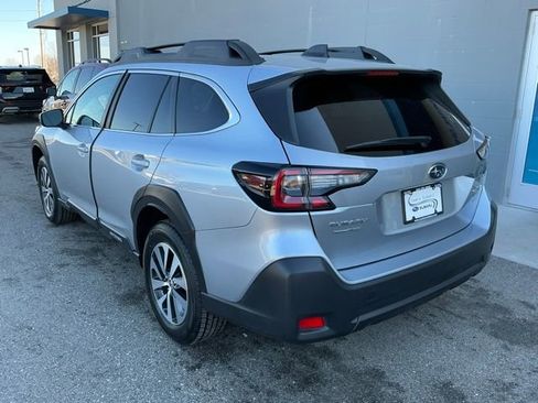 Certified 2025 Subaru Outback Premium image 2