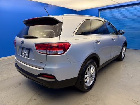 Used 2017 Kia Sorento FWD image 7