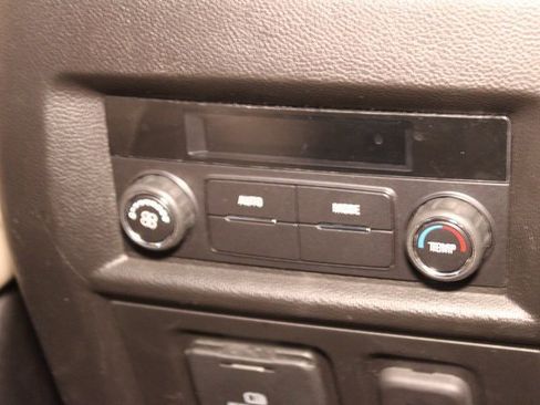 Used 2023 Chevrolet Traverse LT image 15