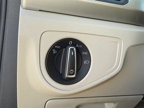 Used 2023 Volkswagen Atlas SE image 15